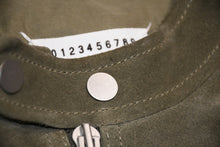 Load image into Gallery viewer, 極美品 Maison Margiela メゾン マルジェラ 5-ZIP LEATHER JACKET レザージャケット S50AM0413 サイズ54 カーキ ヌバック 八の字 中古 4b012167