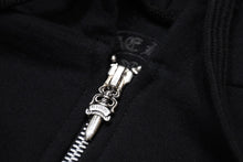 Load image into Gallery viewer, 新品未使用 CHROME HEARTS クロムハーツ ジップアップフーディー パーカー サイズL ブラック ホワイト オールドイングリッシュロゴ 中古 4b012176