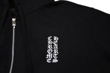 Load image into Gallery viewer, 新品未使用 CHROME HEARTS クロムハーツ ジップアップフーディー パーカー サイズL ブラック ホワイト オールドイングリッシュロゴ 中古 4b012176