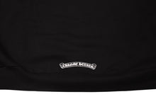 Load image into Gallery viewer, 新品未使用 CHROME HEARTS クロムハーツ ジップアップフーディー パーカー サイズL ブラック ホワイト オールドイングリッシュロゴ 中古 4b012176