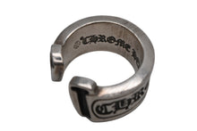 Load image into Gallery viewer, CHROME HEARTS クロムハーツ ラージスクロールラベル リング シルバー シルバー925 ロゴ アクセサリー 16号 16.7g 美品 中古 4b012182