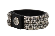 Load image into Gallery viewer, 極美品 CHROME HEARTS クロムハーツ ゼロダブルピラミッド レザーブレスレット 重量約155.2g サイズ8 30ピース シルバー925 中古 4b012198