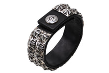 Load image into Gallery viewer, 極美品 CHROME HEARTS クロムハーツ ゼロダブルピラミッド レザーブレスレット 重量約155.2g サイズ8 30ピース シルバー925 中古 4b012198