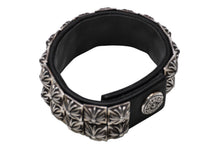 Load image into Gallery viewer, 極美品 CHROME HEARTS クロムハーツ ゼロダブルピラミッド レザーブレスレット 重量約155.2g サイズ8 30ピース シルバー925 中古 4b012198