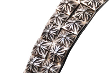Load image into Gallery viewer, 極美品 CHROME HEARTS クロムハーツ ゼロダブルピラミッド レザーブレスレット 重量約155.2g サイズ8 30ピース シルバー925 中古 4b012198