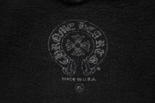 Load image into Gallery viewer, 新品未使用 CHROME HEARTS クロムハーツ ジップアップフーディー パーカー サイズXL ホースシュー ブラック 東京限定 中古 4b012203