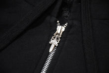 Load image into Gallery viewer, 新品未使用 CHROME HEARTS クロムハーツ ジップアップフーディー パーカー サイズXL ホースシュー ブラック 東京限定 中古 4b012203