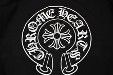 Load image into Gallery viewer, 新品未使用 CHROME HEARTS クロムハーツ ジップアップフーディー パーカー サイズXL ホースシュー ブラック 東京限定 中古 4b012203