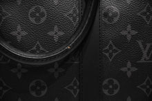 Load image into Gallery viewer, 極美品 LOUIS VUITTON ルイヴィトン キーポル バンドリエール45 ボストンバッグ M40569 モノグラム エクリプス ブラック 中古 4b012215
