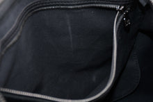 Load image into Gallery viewer, 極美品 LOUIS VUITTON ルイヴィトン キーポル バンドリエール45 ボストンバッグ M40569 モノグラム エクリプス ブラック 中古 4b012215
