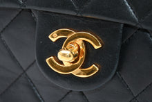 Load image into Gallery viewer, CHANEL シャネル ミニマトラッセ Sフラップ Sチェーンショルダーバッグ 1番台 ココマーク ラムスキン ブラック ゴールド金具 美品 中古 4b012228