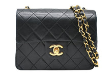 Load image into Gallery viewer, CHANEL シャネル ミニマトラッセ Sフラップ Sチェーンショルダーバッグ 1番台 ココマーク ラムスキン ブラック ゴールド金具 美品 中古 4b012228