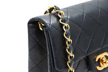 Load image into Gallery viewer, CHANEL シャネル ミニマトラッセ Sフラップ Sチェーンショルダーバッグ 1番台 ココマーク ラムスキン ブラック ゴールド金具 美品 中古 4b012228