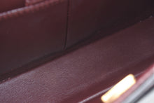 Load image into Gallery viewer, 新品同様 CHANEL シャネル マトラッセ23 Wフラップ Wチェーンショルダーバッグ ランダム番台 ココマーク ラムスキン ブラック 中古 4b012229