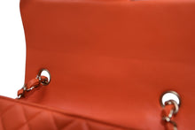 Load image into Gallery viewer, 極美品 CHANEL シャネル ミニマトラッセ20 Sフラップ Sチェーンショルダーバッグ 30番台 ココマーク ラムスキン オレンジ 中古 4b012234