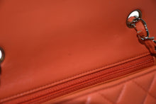 Load image into Gallery viewer, 極美品 CHANEL シャネル ミニマトラッセ20 Sフラップ Sチェーンショルダーバッグ 30番台 ココマーク ラムスキン オレンジ 中古 4b012234