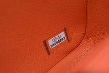 Load image into Gallery viewer, 極美品 CHANEL シャネル ミニマトラッセ20 Sフラップ Sチェーンショルダーバッグ 30番台 ココマーク ラムスキン オレンジ 中古 4b012234