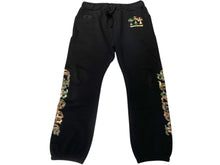 Load image into Gallery viewer, 極美品 CHROME HEARTS クロムハーツ スウェットパンツ サイズL セメタリークロス オールドイングリッシュロゴ ブラック カモフラ柄 中古 4b012241