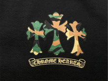 Load image into Gallery viewer, 極美品 CHROME HEARTS クロムハーツ スウェットパンツ サイズL セメタリークロス オールドイングリッシュロゴ ブラック カモフラ柄 中古 4b012241