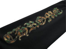 Load image into Gallery viewer, 極美品 CHROME HEARTS クロムハーツ スウェットパンツ サイズL セメタリークロス オールドイングリッシュロゴ ブラック カモフラ柄 中古 4b012241