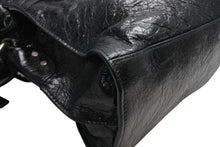 Load image into Gallery viewer, 極美品 BALENCIAGA バレンシアガ ショルダーバッグ NEO CAGOLE XS ネオカゴール XS 650987 ラムスキン ブラック シルバー金具 中古 4b012465