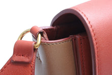 Load image into Gallery viewer, 極美品 CELINE セリーヌ フレームショルダーバッグ バイカラー レザー レッド ブラウン ゴールド金具 中古 4b012255