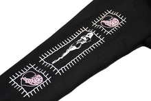 Load image into Gallery viewer, 新品未使用 CHROME HEARTS DEADLY DOLL クロムハーツ ジップアップフーディー パーカー サイズXXL ホースシュー ブラックピンク 中古 4b012269