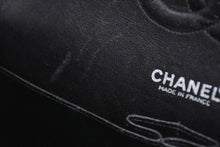 Load image into Gallery viewer, CHANEL シャネル マトラッセ25 Wフラップ Wチェーンショルダーバッグ 6番台 ココマーク キャビアスキン ブラック 美品 中古 4b012302