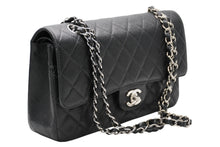 Load image into Gallery viewer, CHANEL シャネル マトラッセ25 Wフラップ Wチェーンショルダーバッグ 6番台 ココマーク キャビアスキン ブラック 美品 中古 4b012302