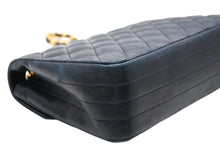 Load image into Gallery viewer, CHANEL シャネル マトラッセ23 Sフラップ Sチェーンショルダーバッグ A2000 1番台 ココマーク ラムスキン ネイビー 美品 中古 4b012303