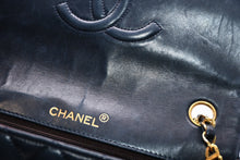 Load image into Gallery viewer, CHANEL シャネル マトラッセ23 Sフラップ Sチェーンショルダーバッグ A2000 1番台 ココマーク ラムスキン ネイビー 美品 中古 4b012303