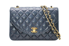 Load image into Gallery viewer, CHANEL シャネル マトラッセ23 Sフラップ Sチェーンショルダーバッグ A2000 1番台 ココマーク ラムスキン ネイビー 美品 中古 4b012303