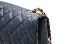 Load image into Gallery viewer, CHANEL シャネル マトラッセ23 Sフラップ Sチェーンショルダーバッグ A2000 1番台 ココマーク ラムスキン ネイビー 美品 中古 4b012303