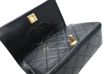 Load image into Gallery viewer, CHANEL シャネル フルフラップ ミニマトラッセ19 Sチェーンショルダーバッグ A2300 1番台 ココマーク ラムスキン ゴールド金具 美品 中古 4b012305