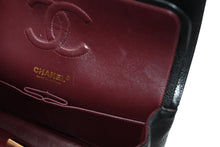 Load image into Gallery viewer, 極美品 CHANEL シャネル マトラッセ25 Wフラップ Wチェーンショルダーバッグ ランダム番台 ココマーク キャビアスキン ブラック 中古 4b012306