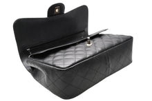 Load image into Gallery viewer, 極美品 CHANEL シャネル デカマトラッセ30 Wフラップ Wチェーンショルダーバッグ 20番台 ココマーク キャビアスキン シルバー金具 中古 4b012307