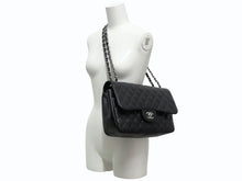 Load image into Gallery viewer, 極美品 CHANEL シャネル デカマトラッセ30 Wフラップ Wチェーンショルダーバッグ 20番台 ココマーク キャビアスキン シルバー金具 中古 4b012307