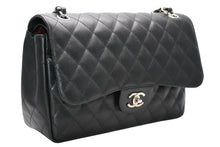 Load image into Gallery viewer, 極美品 CHANEL シャネル デカマトラッセ30 Wフラップ Wチェーンショルダーバッグ 20番台 ココマーク キャビアスキン シルバー金具 中古 4b012307