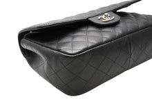 Load image into Gallery viewer, 極美品 CHANEL シャネル デカマトラッセ30 Wフラップ Wチェーンショルダーバッグ 20番台 ココマーク キャビアスキン シルバー金具 中古 4b012307