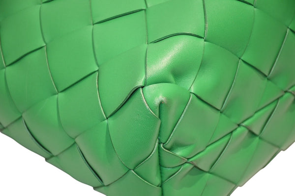 BOTTEGAVENETA ボッテガヴェネタ イントレチャート ハンドバッグ グリーン カーフ ゴールド金具 美品 中古 4b012367
