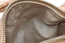 Load image into Gallery viewer, 極美品 BOTTEGAVENETA ボッテガヴェネタ ダブルポケット ワンショルダーバッグ ブラウン スウェード ゴールド金具 中古 4b012453