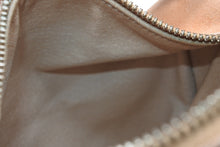 Load image into Gallery viewer, 極美品 BOTTEGAVENETA ボッテガヴェネタ ダブルポケット ワンショルダーバッグ ブラウン スウェード ゴールド金具 中古 4b012453