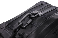 Load image into Gallery viewer, LOUIS VUITTON ルイヴィトン ショルダーバッグ ソフトトランク M53964 メッシュ レザー ブラック 美品 中古 4b012484