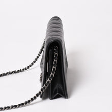 画像をギャラリービューアに読み込む, 極美品 CHANEL シャネル ボーイシャネル チェーンショルダーバッグ 25番台 キャビアスキン ココマーク ブラック シルバー金具 中古 4a005111