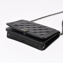 画像をギャラリービューアに読み込む, 極美品 CHANEL シャネル ボーイシャネル チェーンショルダーバッグ 25番台 キャビアスキン ココマーク ブラック シルバー金具 中古 4a005111