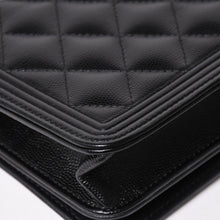 画像をギャラリービューアに読み込む, 極美品 CHANEL シャネル ボーイシャネル チェーンショルダーバッグ 25番台 キャビアスキン ココマーク ブラック シルバー金具 中古 4a005111