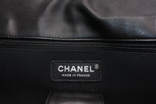 Load image into Gallery viewer, 極美品 CHANEL シャネル チェーンショルダーバッグ 21番台 ココマーク ツイード ペイント スプラッター ブラック シルバー金具 中古 4b012508