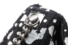 Load image into Gallery viewer, 極美品 CHANEL シャネル チェーンショルダーバッグ 21番台 ココマーク ツイード ペイント スプラッター ブラック シルバー金具 中古 4b012508