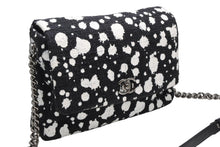 Load image into Gallery viewer, 極美品 CHANEL シャネル チェーンショルダーバッグ 21番台 ココマーク ツイード ペイント スプラッター ブラック シルバー金具 中古 4b012508