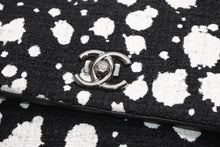 Load image into Gallery viewer, 極美品 CHANEL シャネル チェーンショルダーバッグ 21番台 ココマーク ツイード ペイント スプラッター ブラック シルバー金具 中古 4b012508